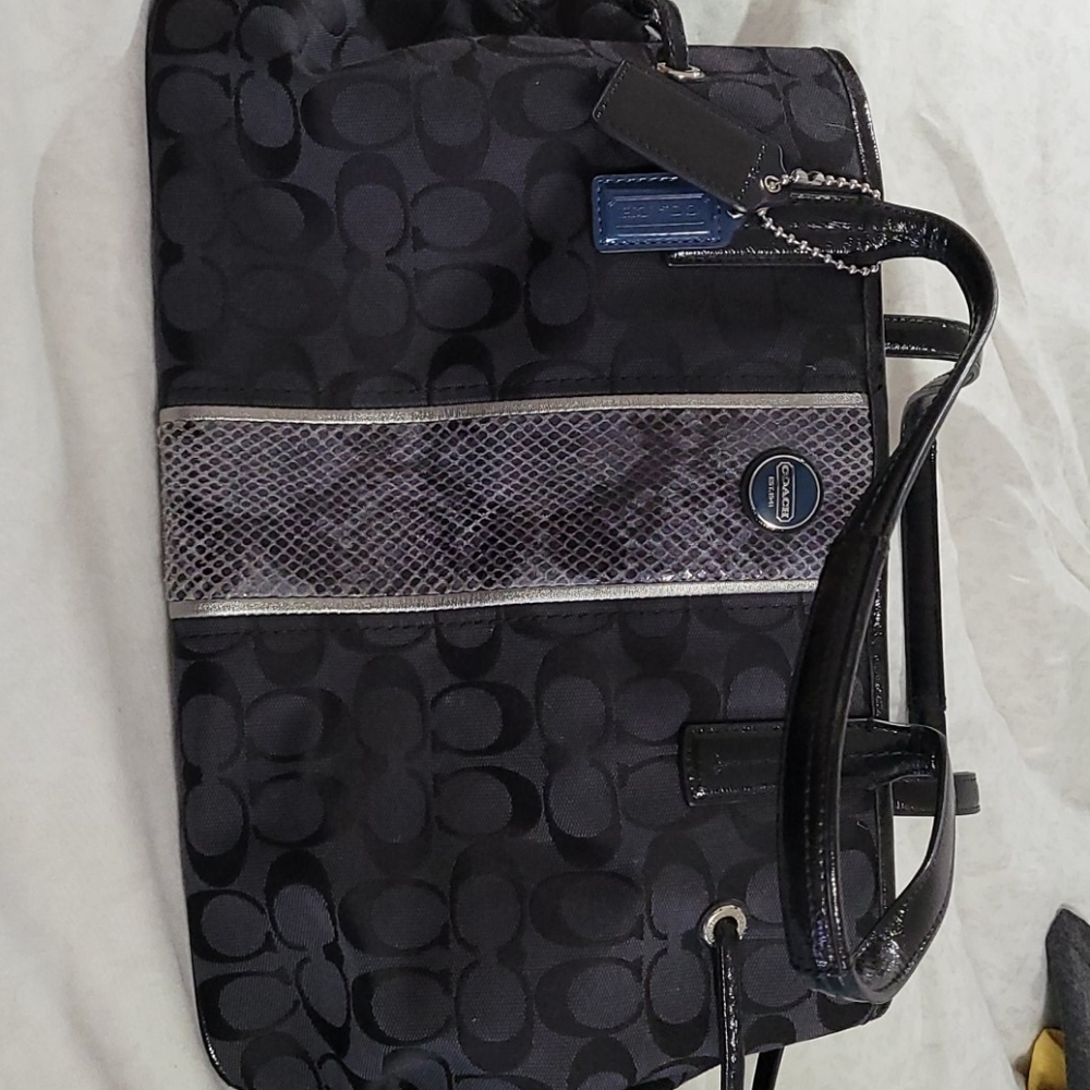 Purse - Picture 1 of 3